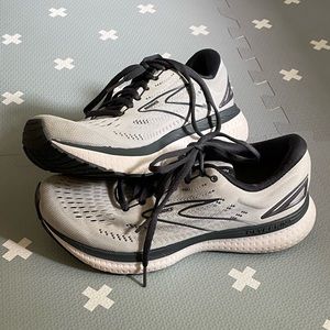 Brooks Glycerine women’s running shoes size 8